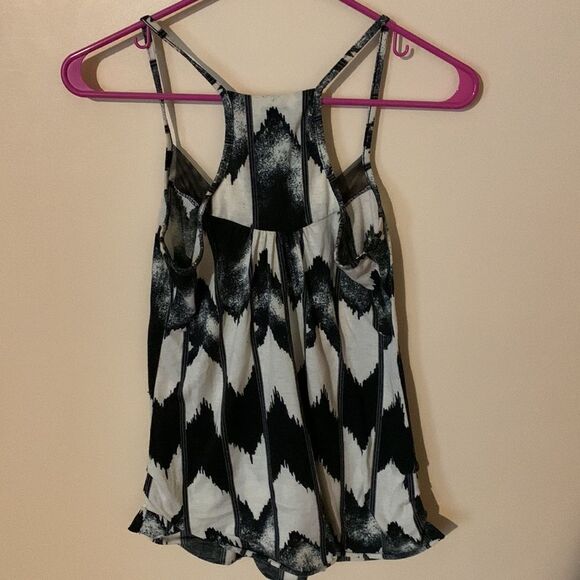 Silence and noise abstract tank top - Picture 7 of 7